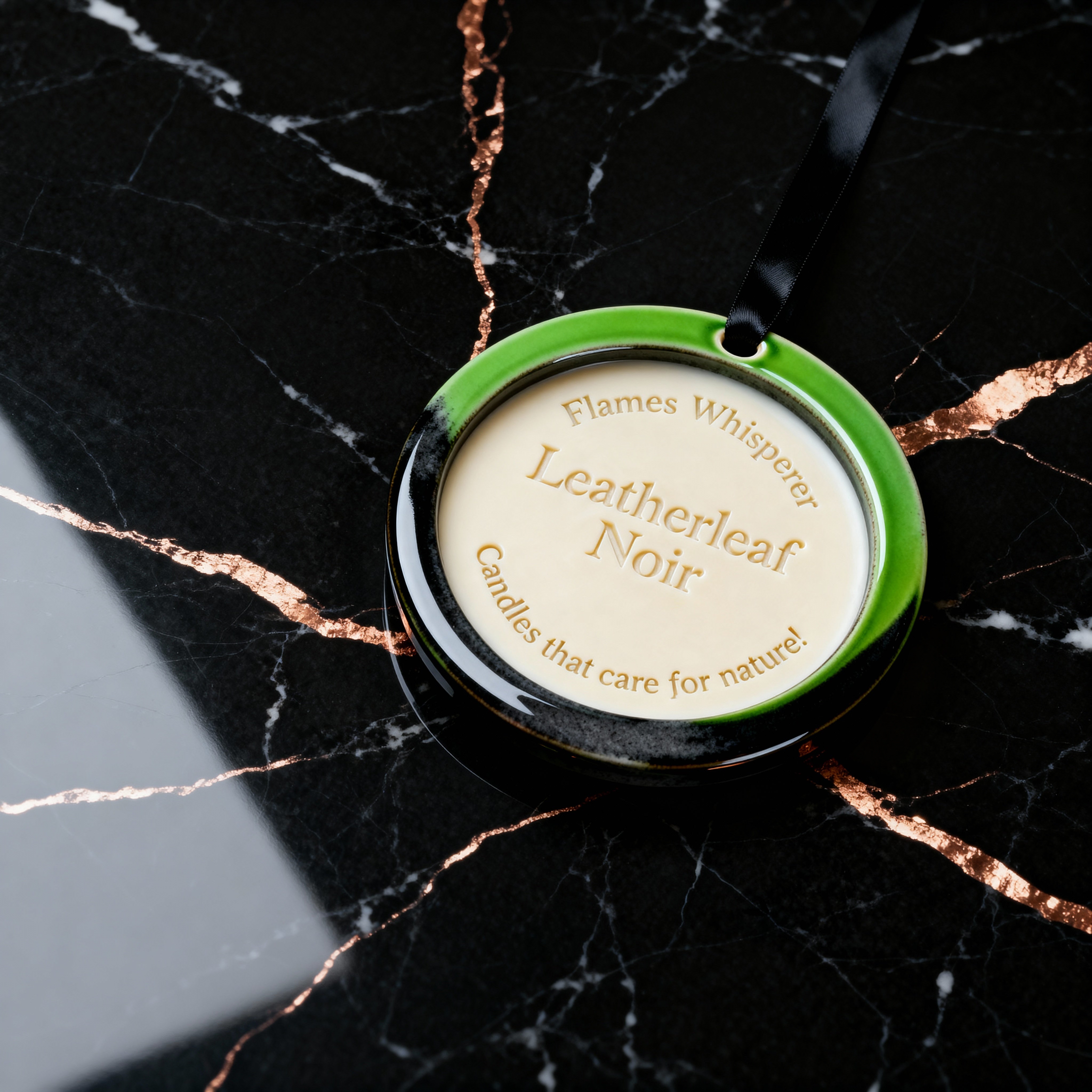 Leatherleaf Noir - Cire parfumée pour dressing Flames Whisperer